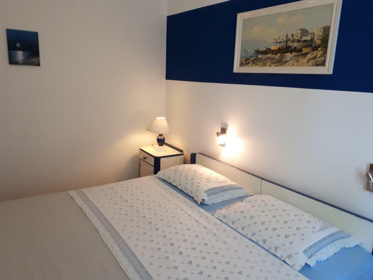 Apartmani Matas Petrcane Exterior photo